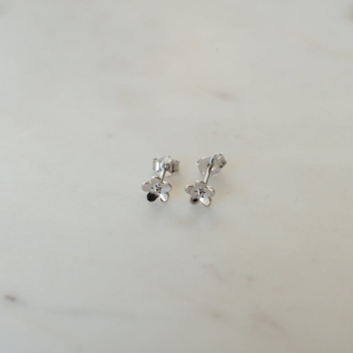 DAISY DAY STUDS