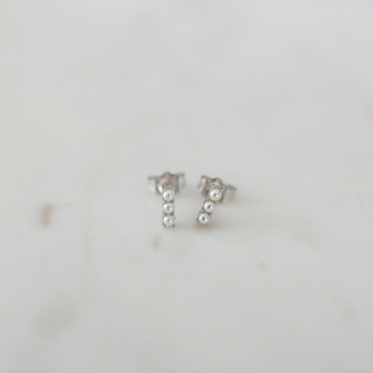 PEARL BAR STUD EARRINGS
