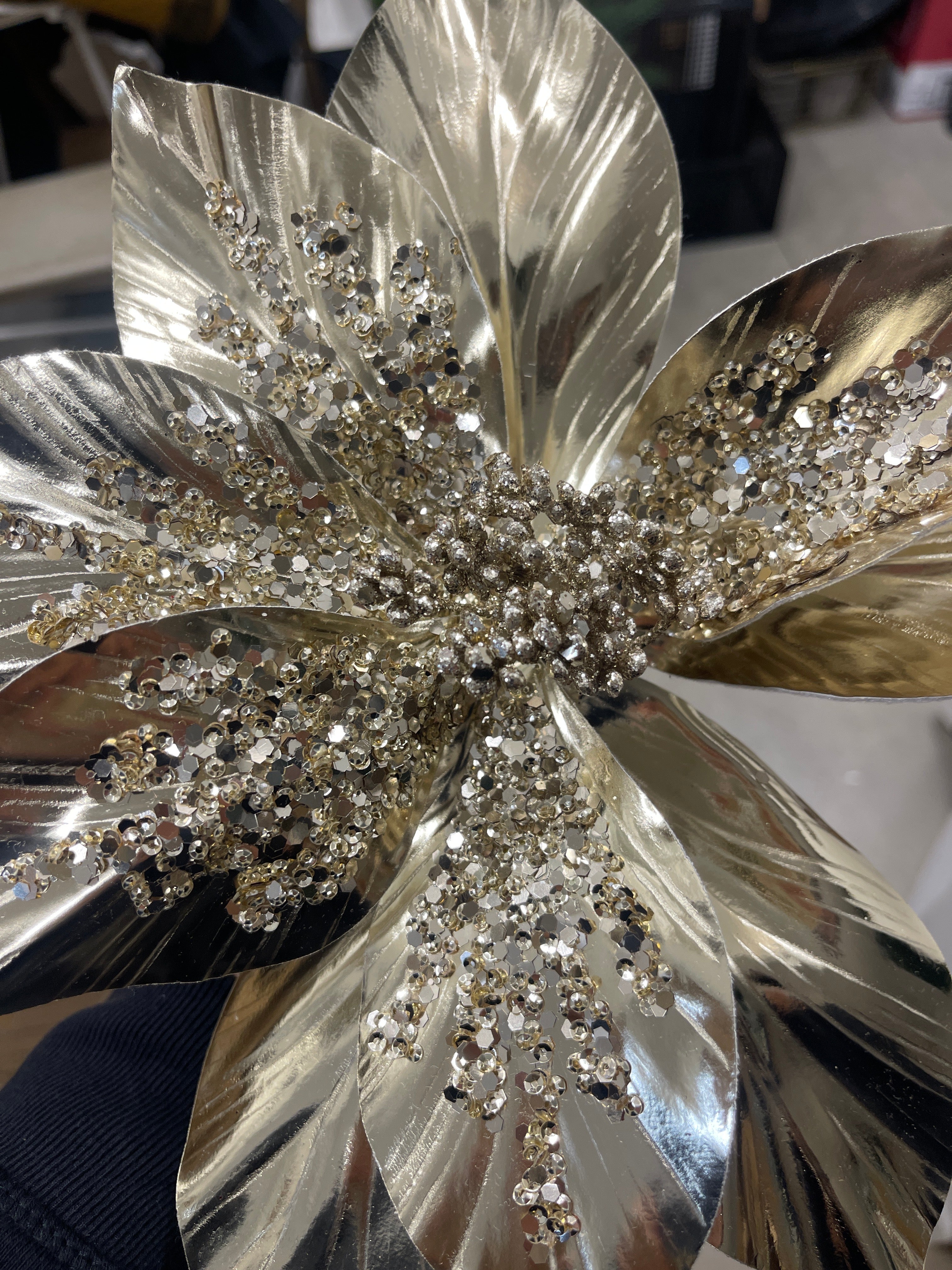 Poinsettia Gold Rounded petal & sequin