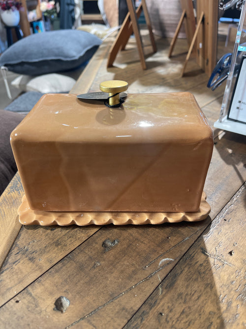 Magnolia Lane Butter Dish - creamy brown