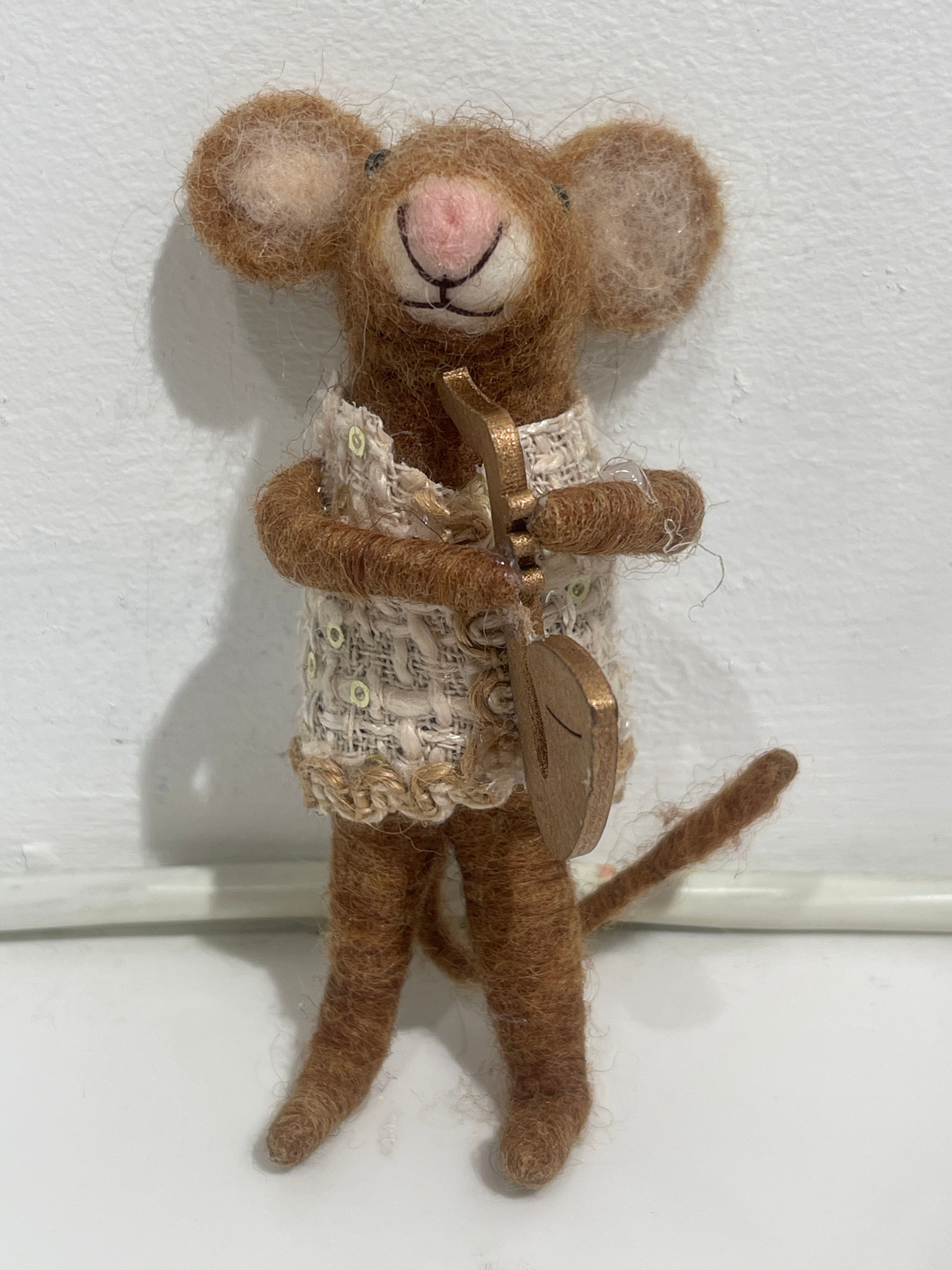 FELT Standing Mouse w/ Saxophone