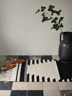 BROSTE Rug Iselin - Black/Off White 70*140