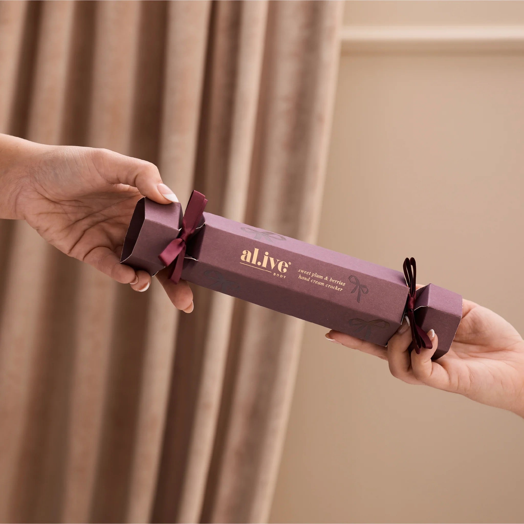 Alive Body Hand Cream Cracker - Sweet Plum & Berries