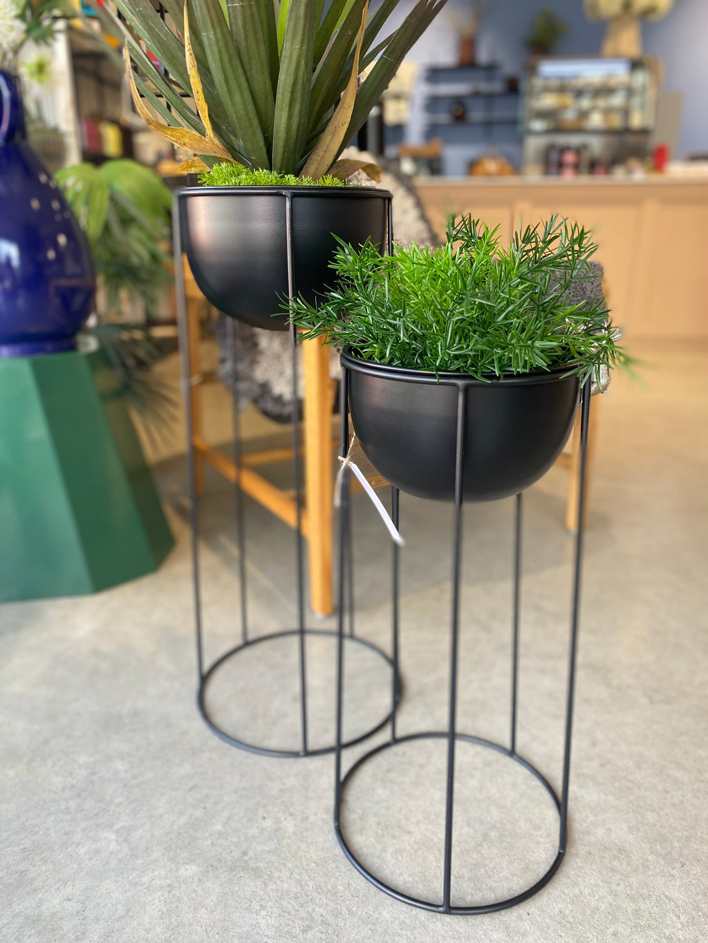 Ezra Planters on Stand Black