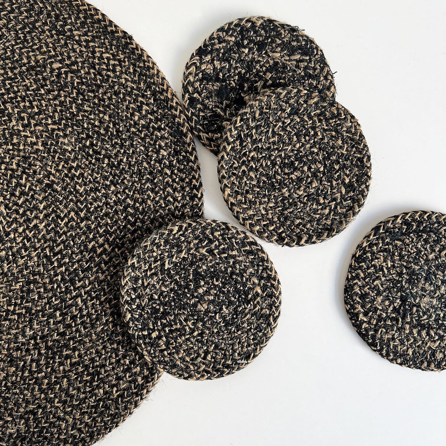 SEAGRASS / JUTE ROUND COASTER SET 4 BLACK/NATURAL