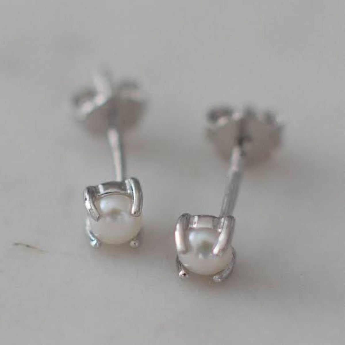 MINI PEARL STUDS