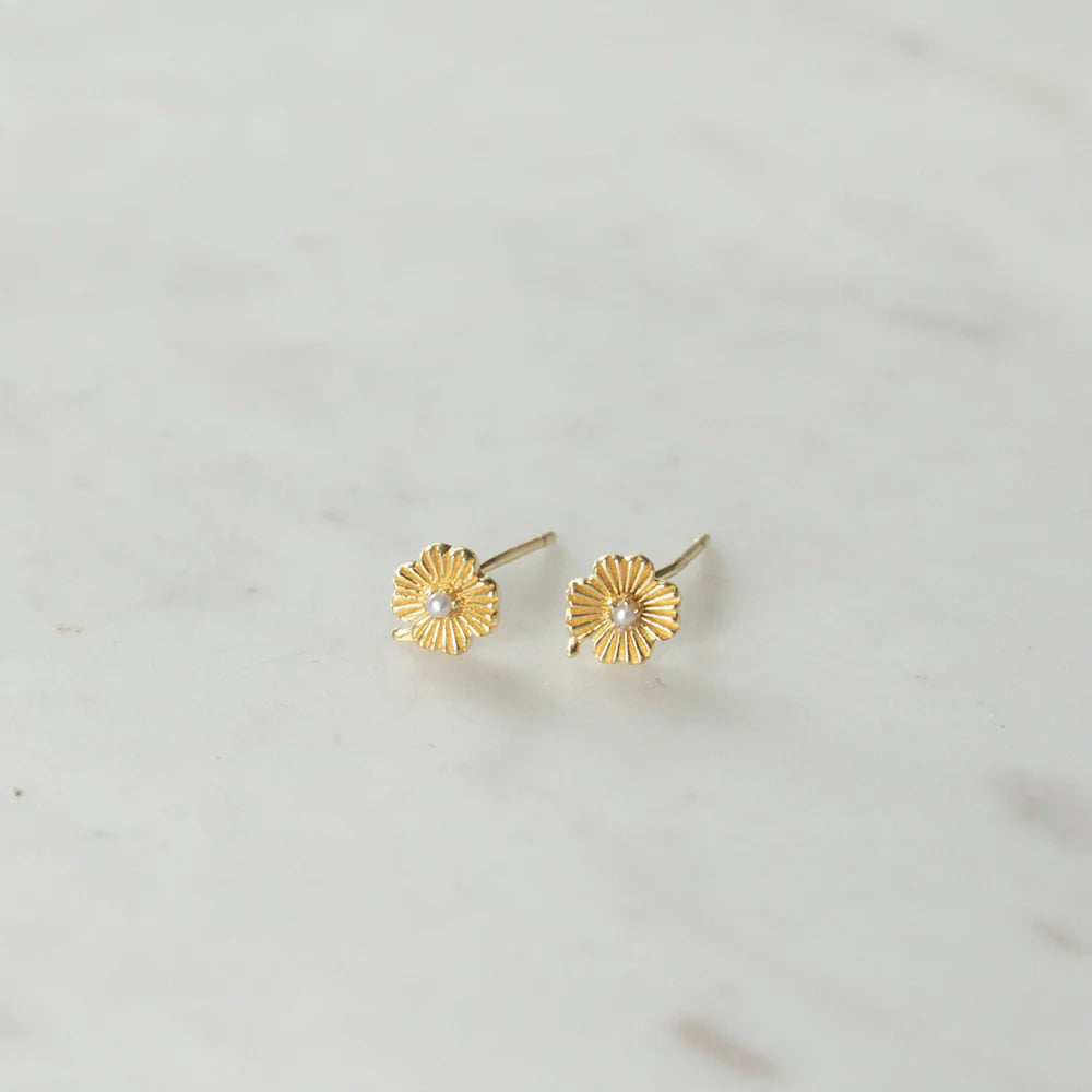 LOVELY LILY HOOP STUDS